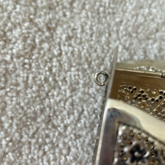 Silver wash covered clutch. Punched metal in a floral pattern. - Picture 8 of 8